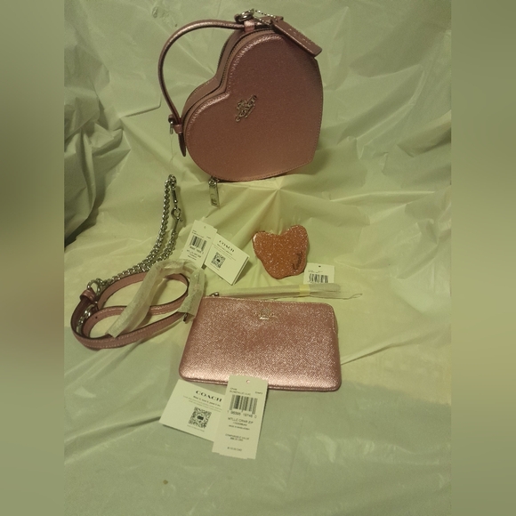 COACH Heart Shape Cossbody/Handbag & Coach Compact Mirror/Matching Wristlet NWT - Picture 8 of 17